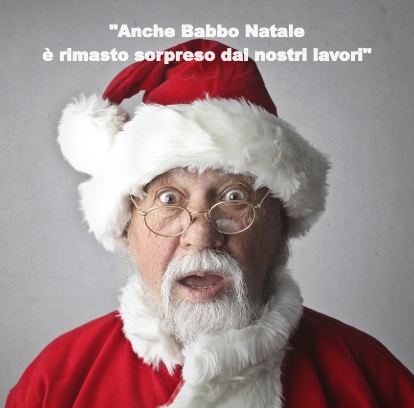 man-in-santa-claus-costume-quadrata testo